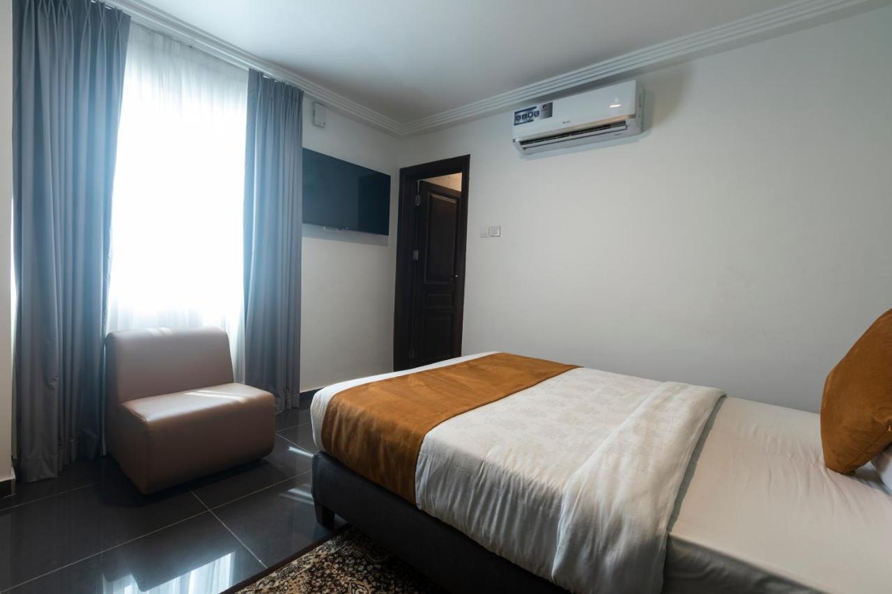 Airport View Hotel Аккра Экстерьер фото