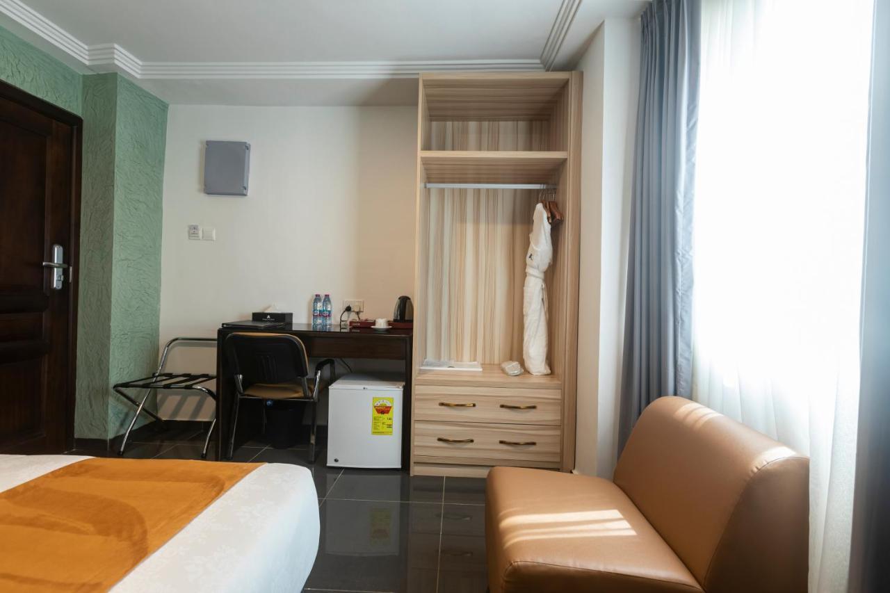 Airport View Hotel Аккра Экстерьер фото